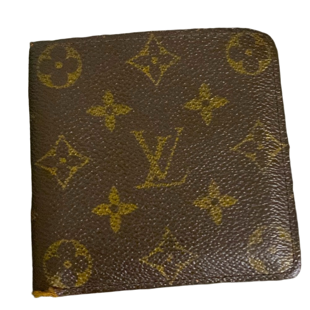 Authentic Louis Vuitton vintage wallet, monogram
Needs love on inside (inside)